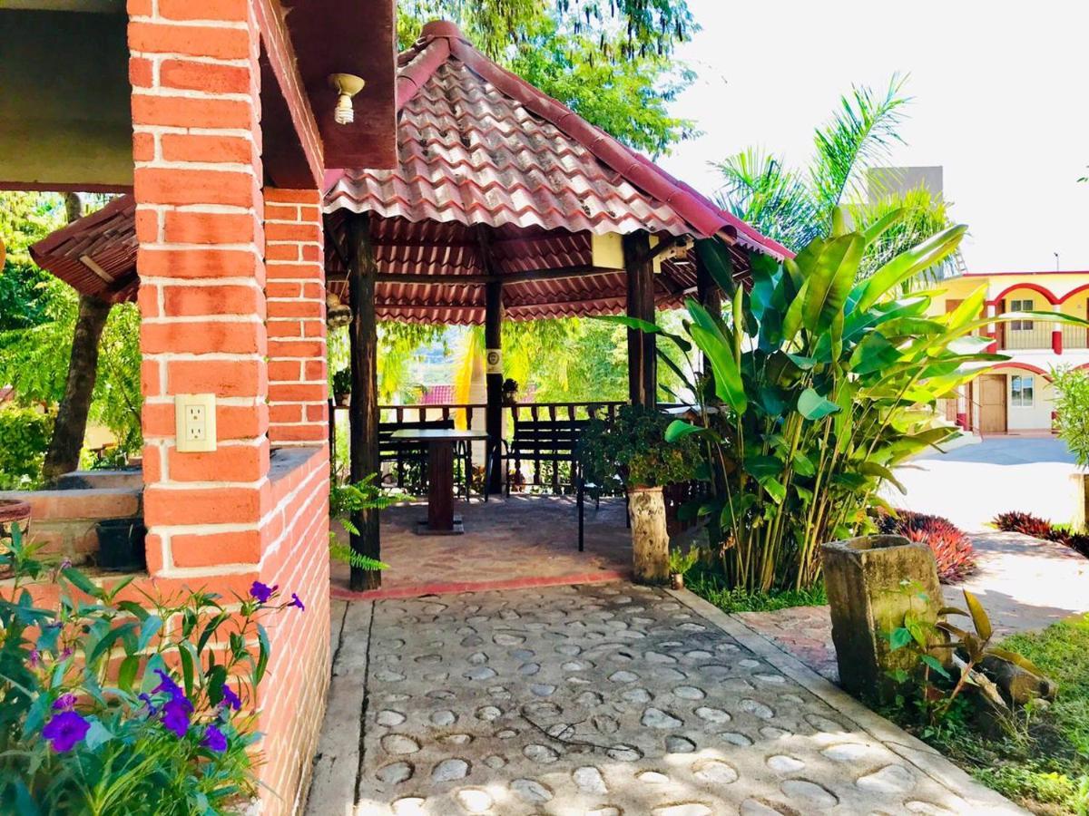 Hotel Y Restaurante Villas Del Sol Jalpan Exterior photo